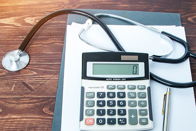 stethoscope with calculator and notepad